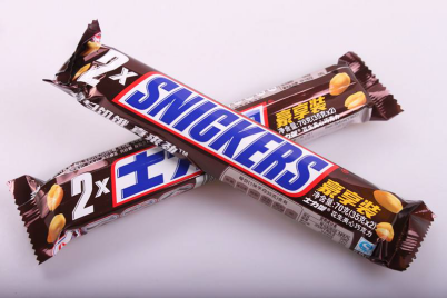 士力架最新廣告臺詞，時(shí)代印記的力量之源