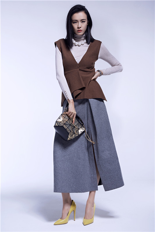 李艾最新時(shí)尚照片，時(shí)代先鋒的印記風(fēng)采