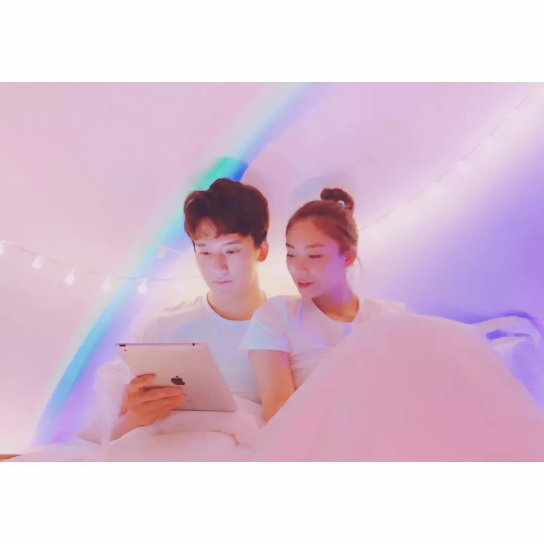 最新白邊情侶頭像2024，愛(ài)的日常趣事與甜蜜瞬間