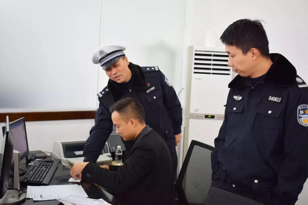 新奧門(mén)免費資料大全在線(xiàn)查看,動(dòng)態(tài)解讀分析_MUF47.559酷炫版