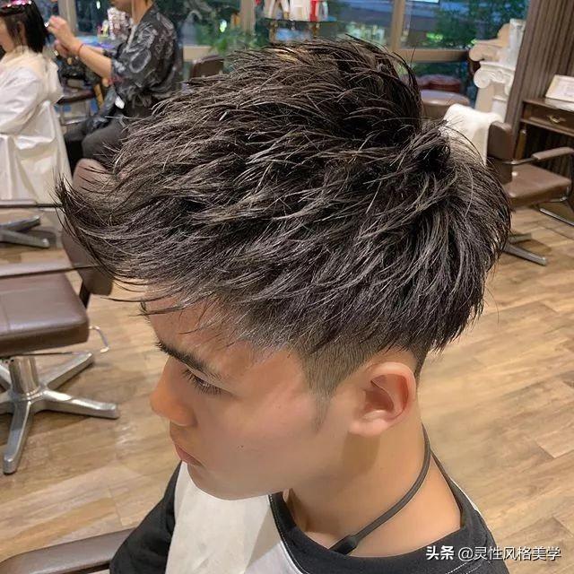 男性最新發(fā)型，心靈與自然的時(shí)尚之旅