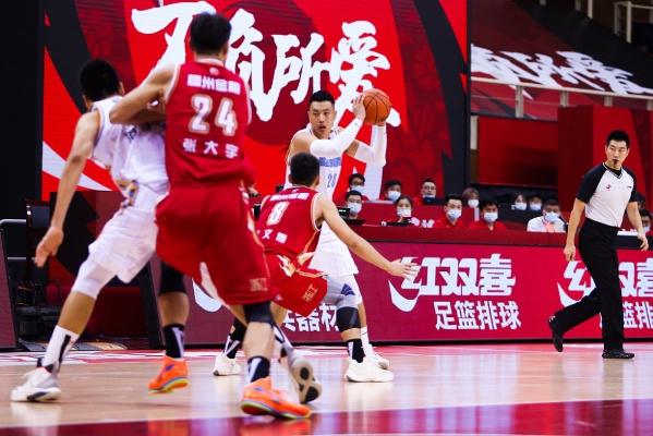 CBA籃球熱血戰場(chǎng)對決激烈，激情四溢！