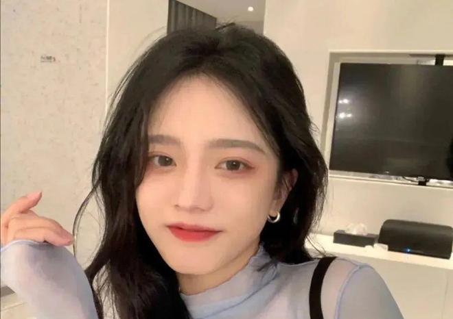 最新長(cháng)發(fā)美女視頻，心靈與自然的絕美之旅