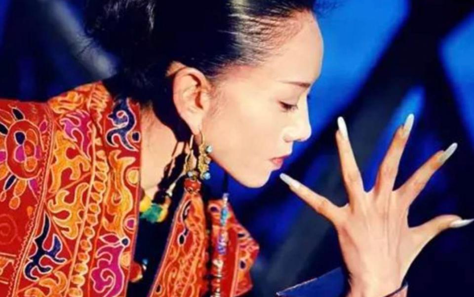楊麗萍最新近照曝光，如何獲取并評價(jià)舞蹈巨星的最新照片？