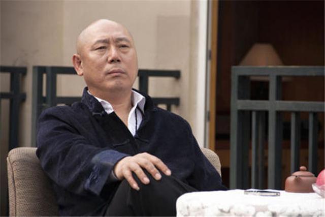 李成儒，從舞臺到熒屏的自信蛻變與成就感滿(mǎn)滿(mǎn)之路