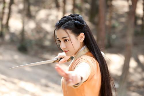秦時(shí)明月新登場(chǎng)女俠角色——科技之光，生活之路的照亮者