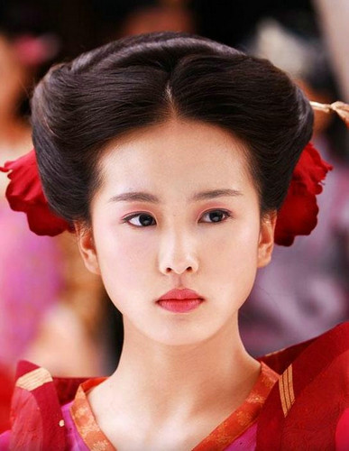 鵝蛋臉女明星的溫馨日常點(diǎn)滴