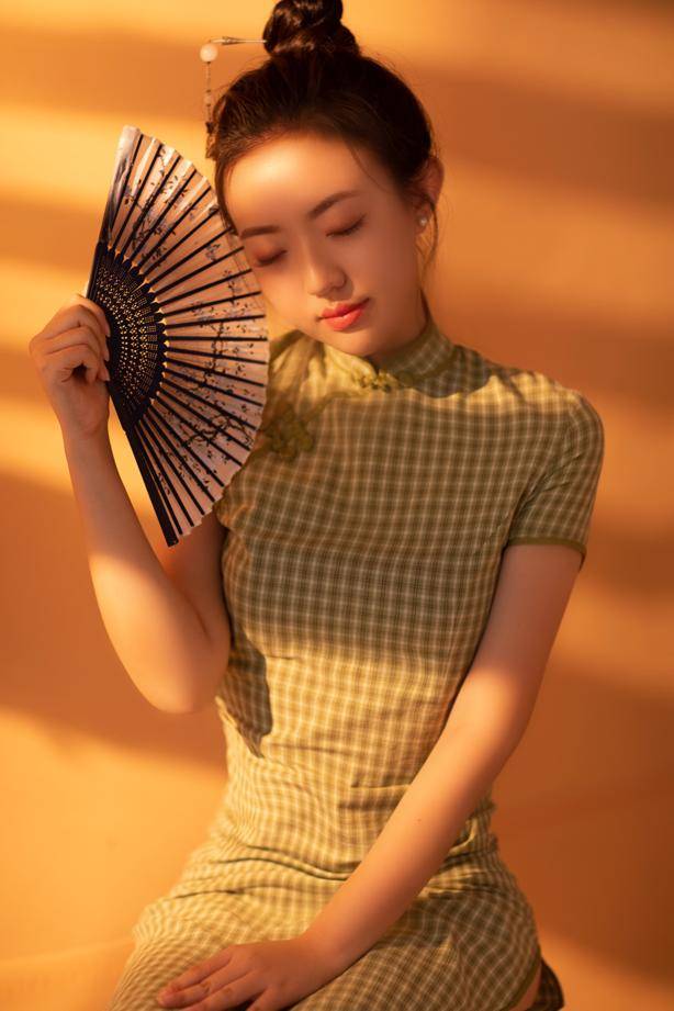 女演員古箏，與自然美景的邂逅，探尋內心平和之聲