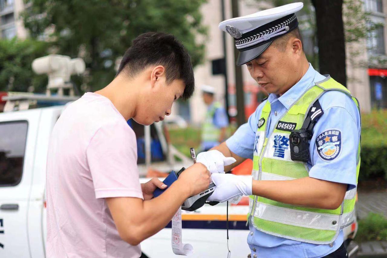 廠(chǎng)區標語(yǔ)煥新，點(diǎn)亮變化之光，鑄就自信未來(lái)之路