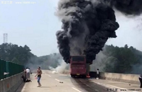 客車(chē)起火事件最新報道